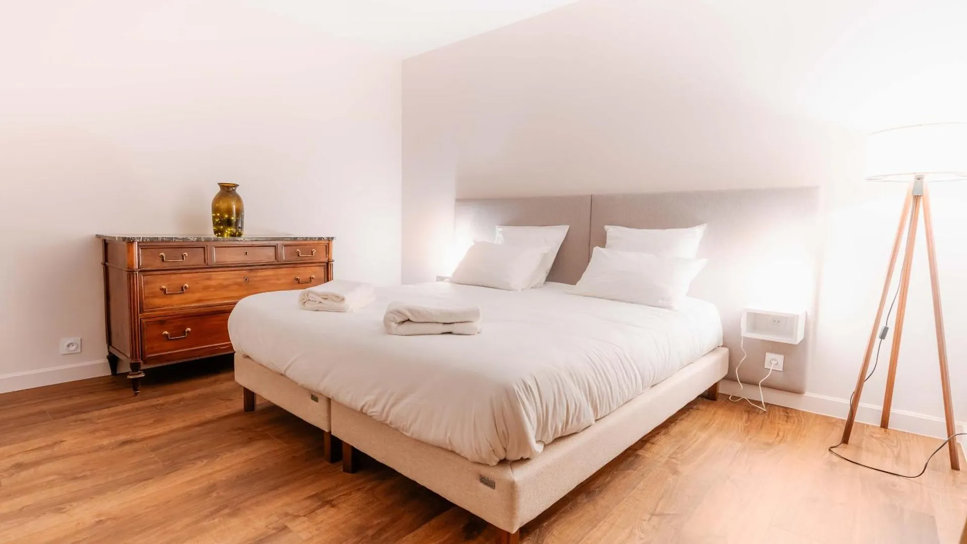 Le Mas Du Roulier, Villa Provencale Chic, 320M2 Au Calme Avec Vue 180 Sur Puy De Dome Thiers 0*,
