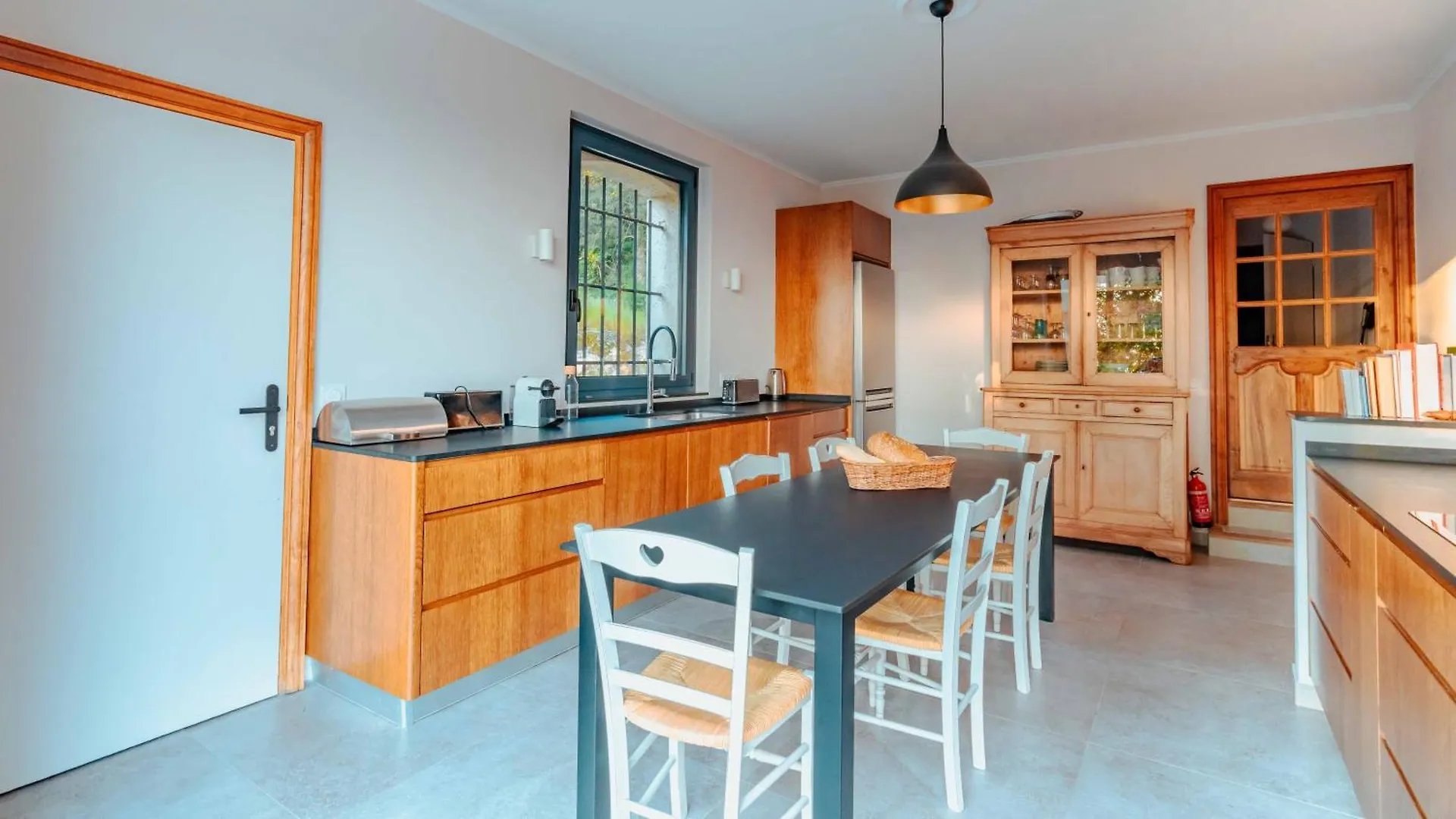 Le Mas Du Roulier, Villa Provencale Chic, 320M2 Au Calme Avec Vue 180 Sur Puy De Dome Thiers 0*,