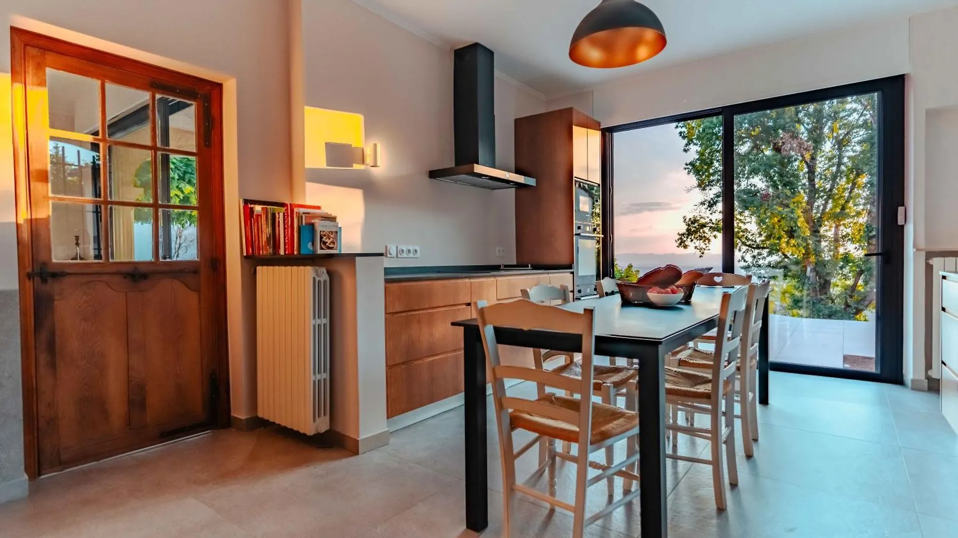 Le Mas Du Roulier, Villa Provencale Chic, 320M2 Au Calme Avec Vue 180 Sur Puy De Dome Thiers 0*,  France